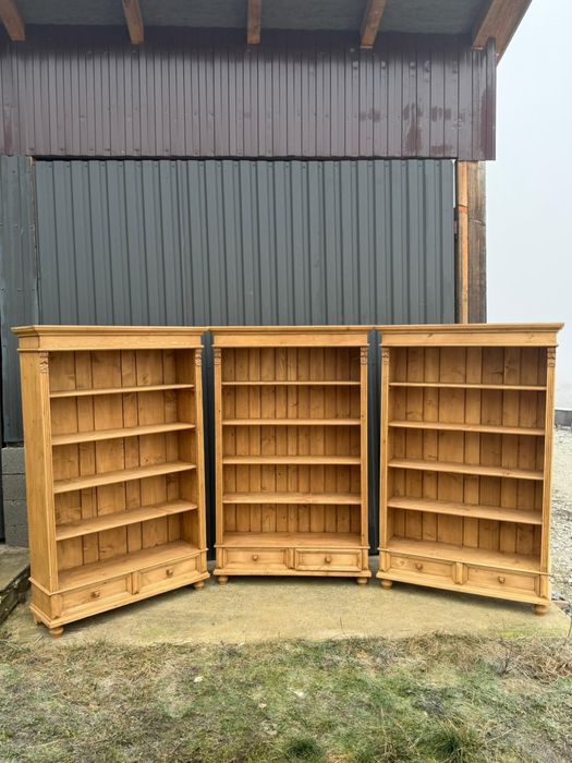 Biblioteci vechi din lemn de brad