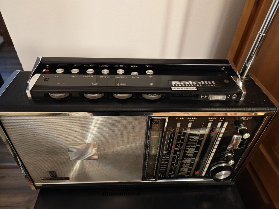 Radio vintage Grundig SattelitTranzistor 6001, 4 lungimi de undă
