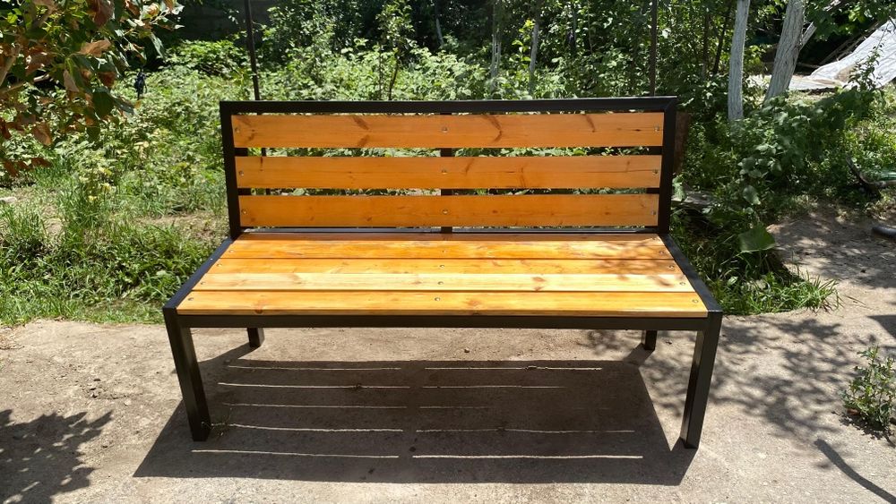Садовая скамейка