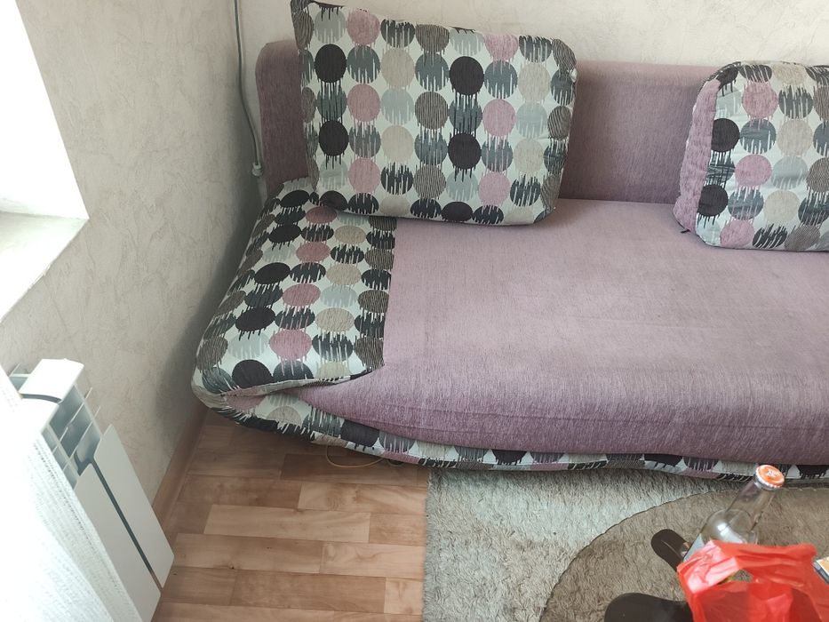 Продам раскладной диван с подушками