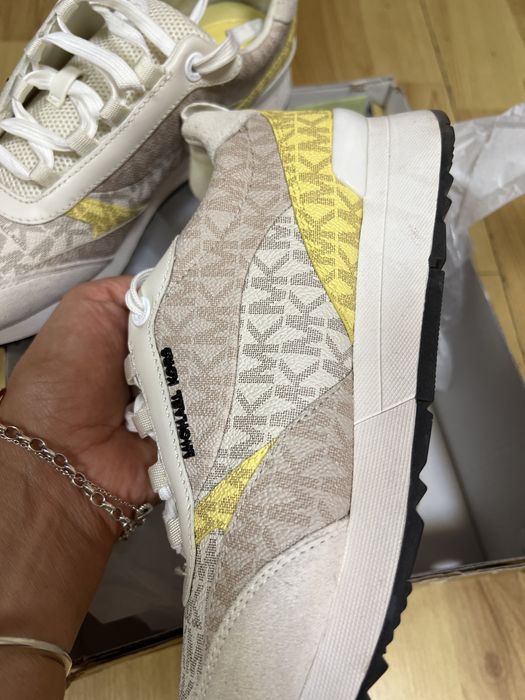 Маратонки Michael Michael Kors и маратонки Tommy Hilfiger