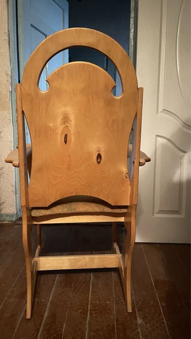 стул деревянный