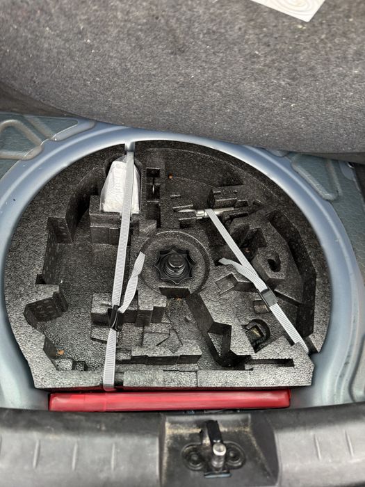 На части Seat Leon 1.6i 2007г bse, Хечбек