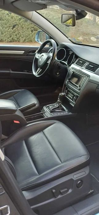 Skoda Superb Combi 4x4  ГАРАЖНА