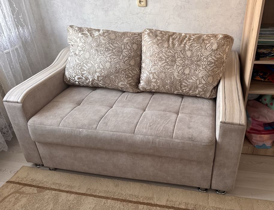 Двух местный диван ( мини диван)