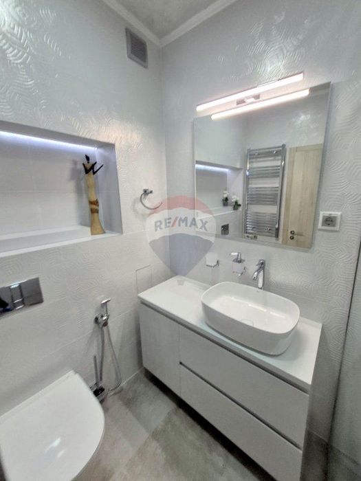 Дава се под наем Двустаен апартамент в Варна, Бриз - 74 кв.м за 1000 € - Снимка #12