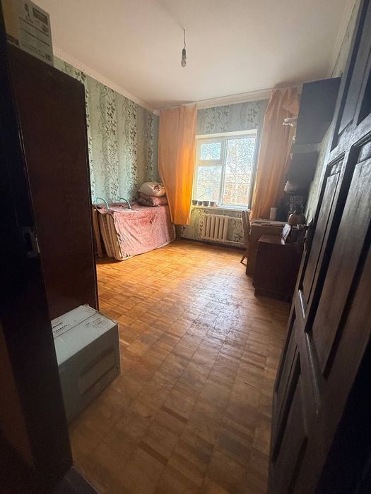 Продаётся трёхкомнатная на м-в Карасу-2