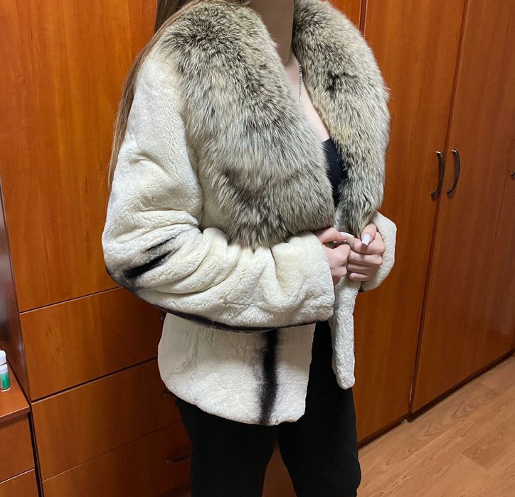 Продам полушубок, с песцом