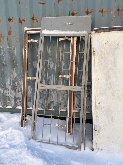 Продам железные двери.