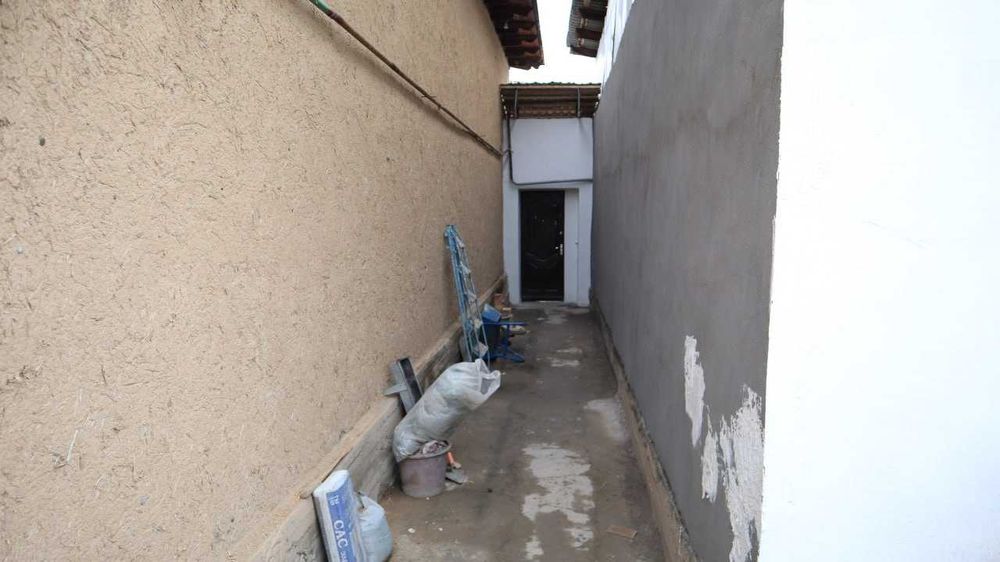 Продается дом возле базара Янгиабад