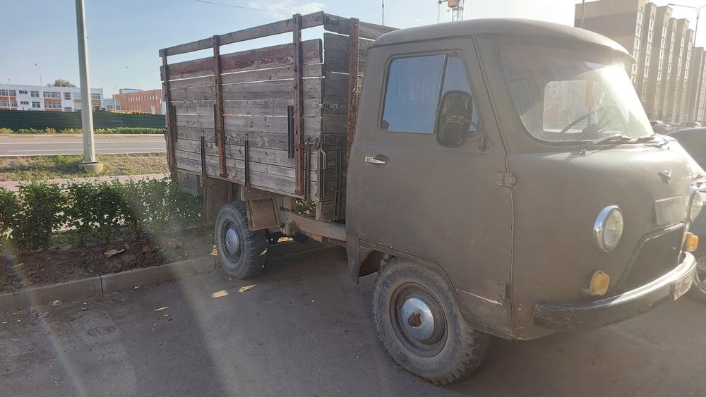 Продам машину УАЗ 3303
