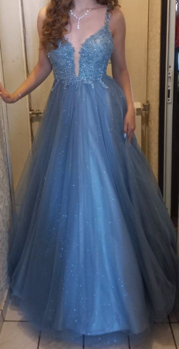 Бална рокля в небесно синьо