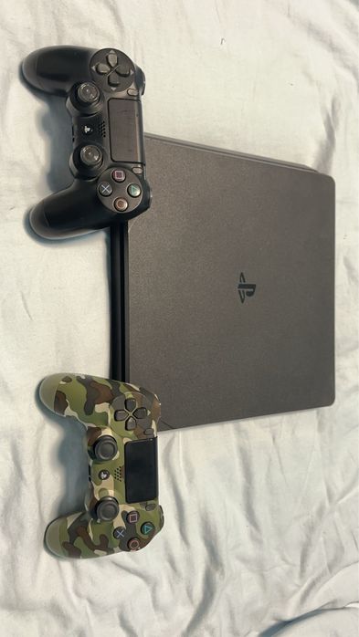 Playstation 4 slim
