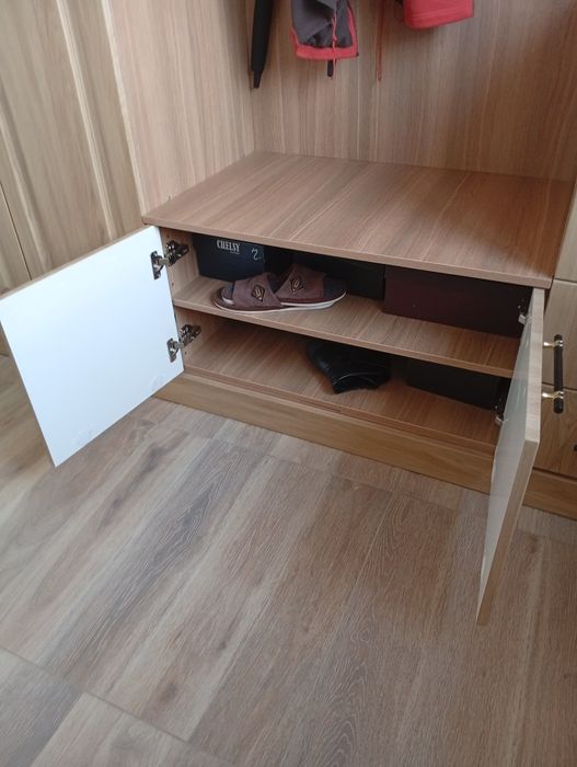 Шкаф для прихожей б/у