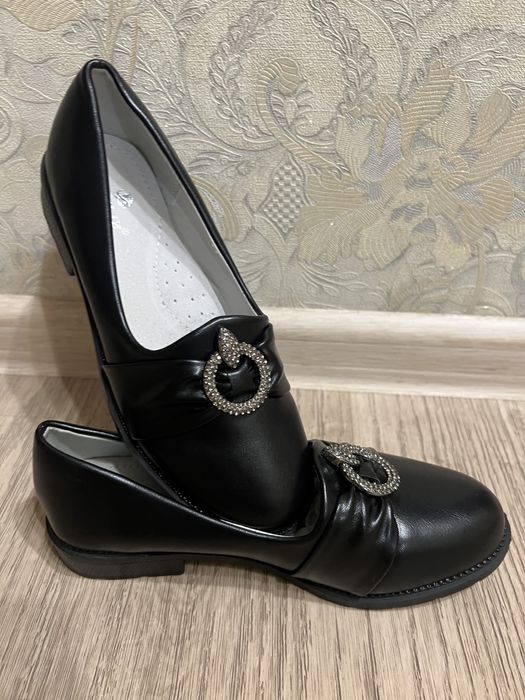 Продам детские туфли