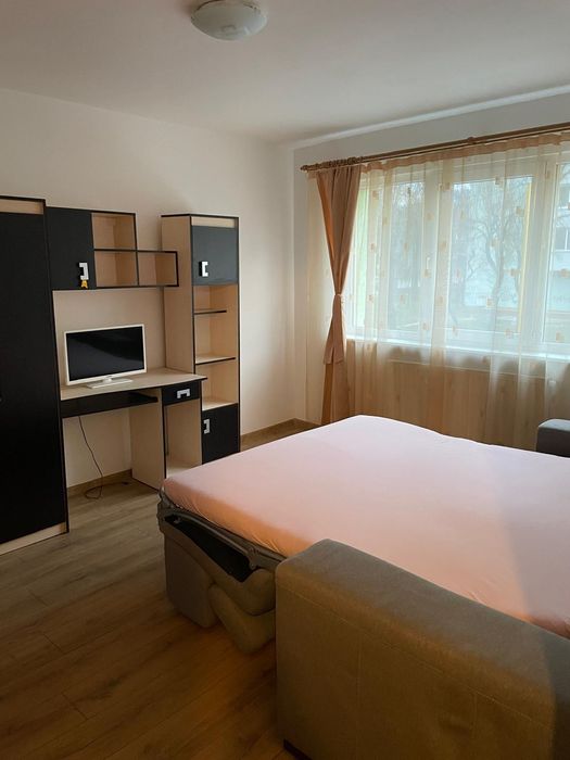 Închiriez garsoniera