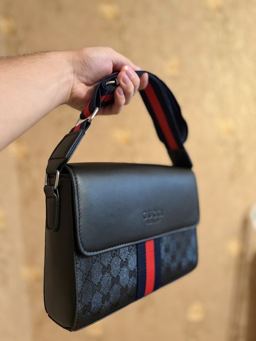 Продам барсетку.