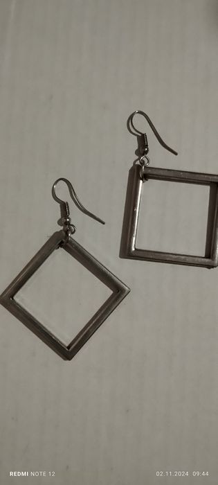 Продам серьги в форме ромба