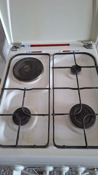 Продам газовую плиту