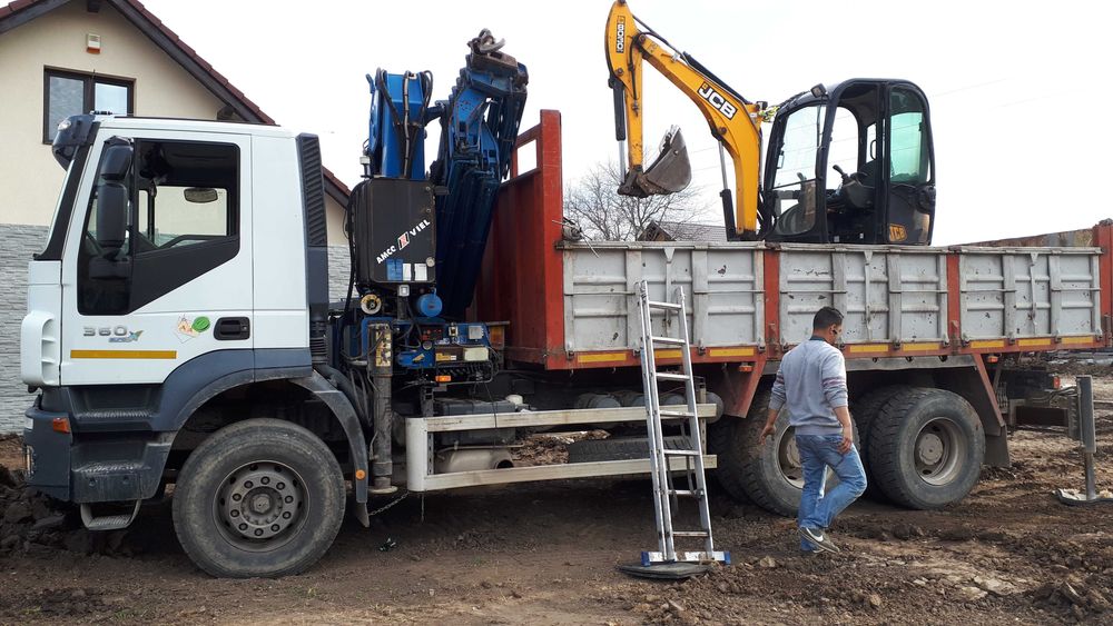 Transport utilaje relocari brasov camion cu macara