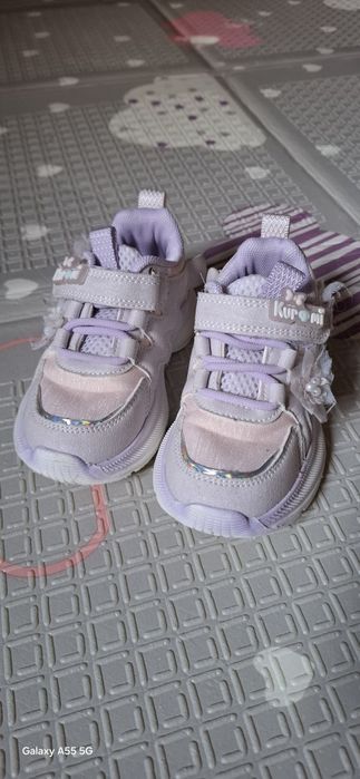 Продам кросовки на девочку