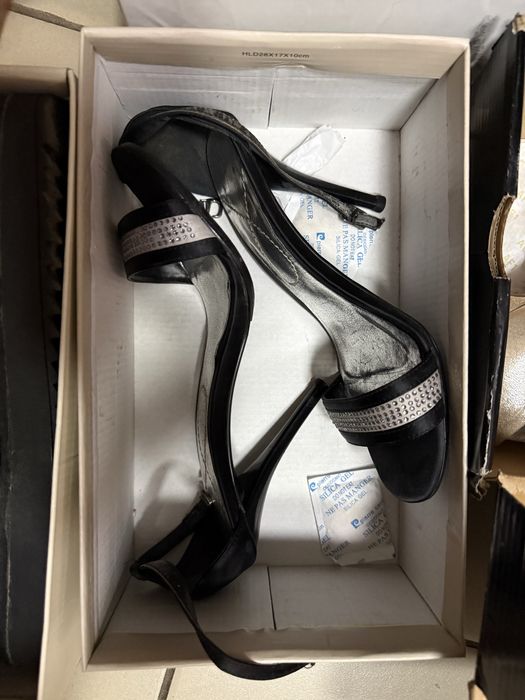 Продаю обувь по 2000 тенге