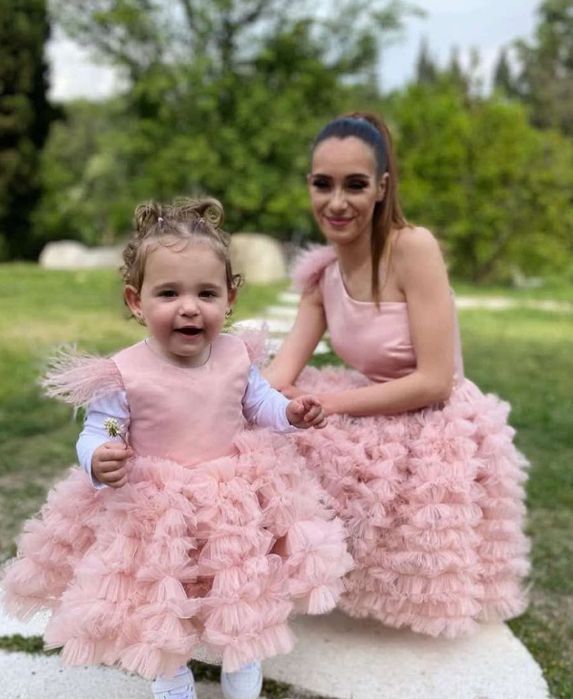 Продавам рокли мама и бебе