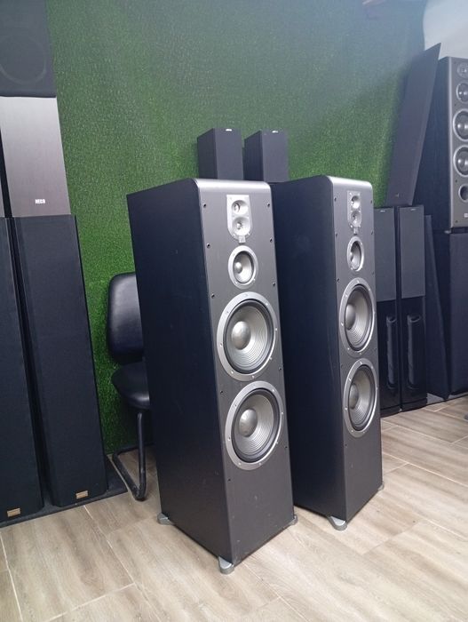 Флагмана от серията JBL ES-100