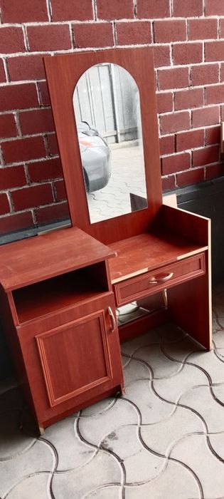 Тумба с зеркалом