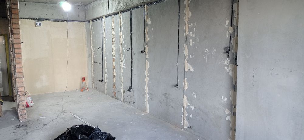 Кладка балкон и перегародка стяжки штукатурка и демонтажный работы