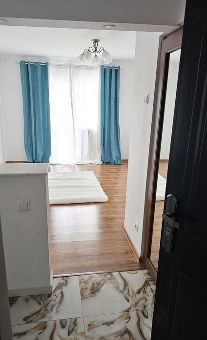Vândut direct de proprietar – Garsonieră Modernă, Complet Renovată & Centrală Proprie – Gata de Mutare în Mioveni!
