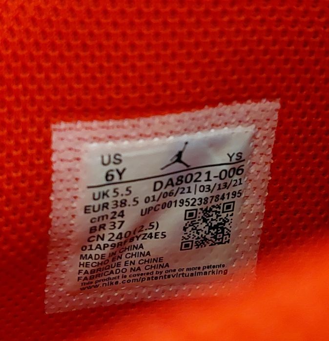 Мъжки / юношески маратонки Nike Air Jordan Max Aura 3 Bred, черно-черв