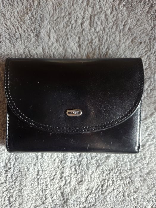 Ново дамско портмоне от естествена кожа