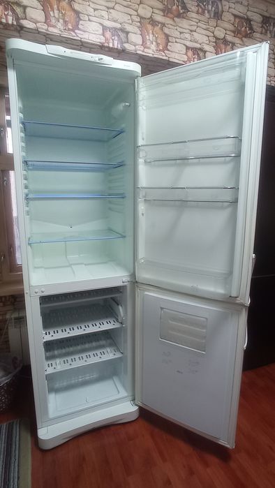 Холодильник-морозильник Indesit CA140G.016