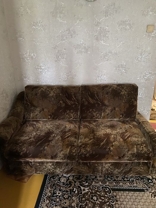 Отдам диван и два кресла