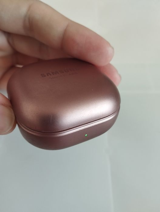 Продается наушник Samsung galaxy buds live