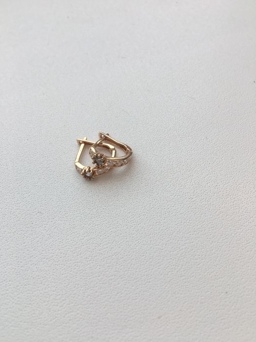 Продам золотые детские серьги