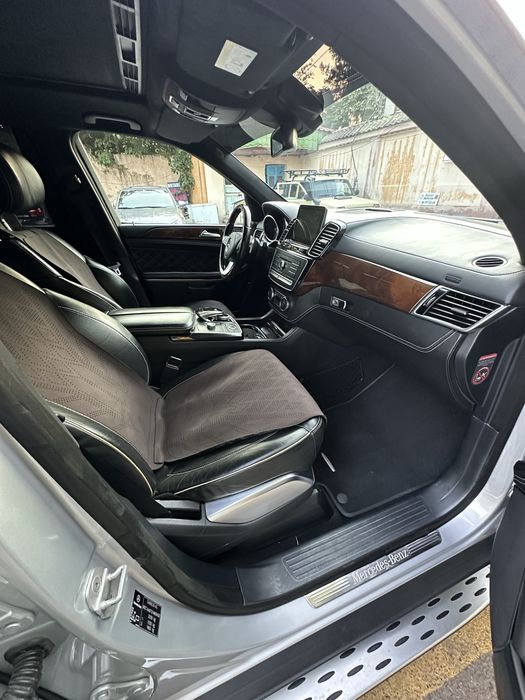 Mercedes Benz GLS500