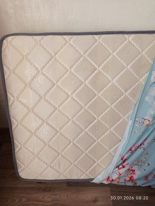 Продам матрас чистый.