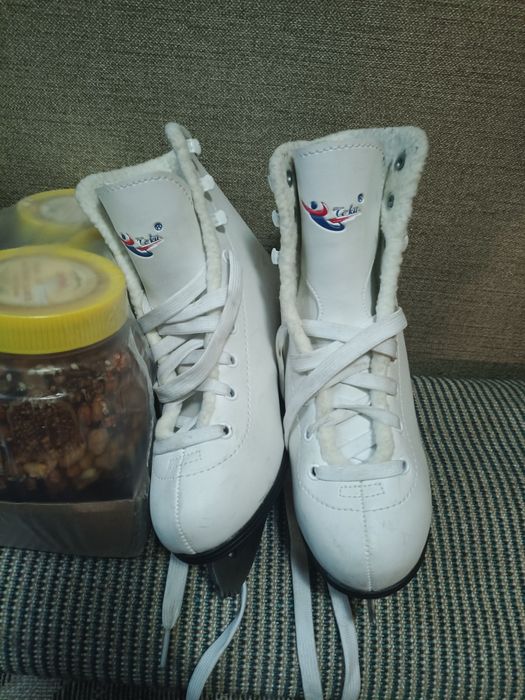 Коньки фигурные на девочку