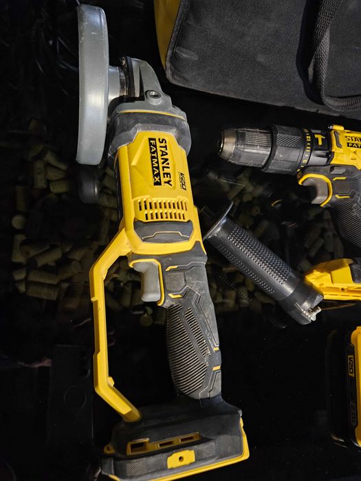 Винтоверт,ъглошлайв,зарядно и 2 батерии