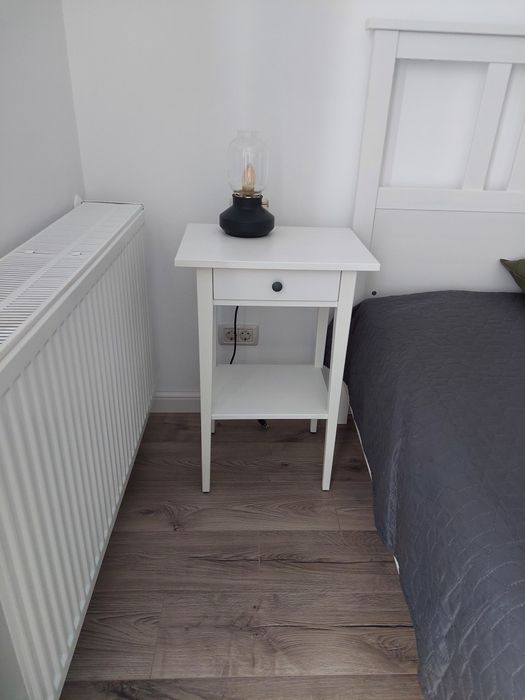 Pat + saltea și 2 noptiere Hemnes ikea