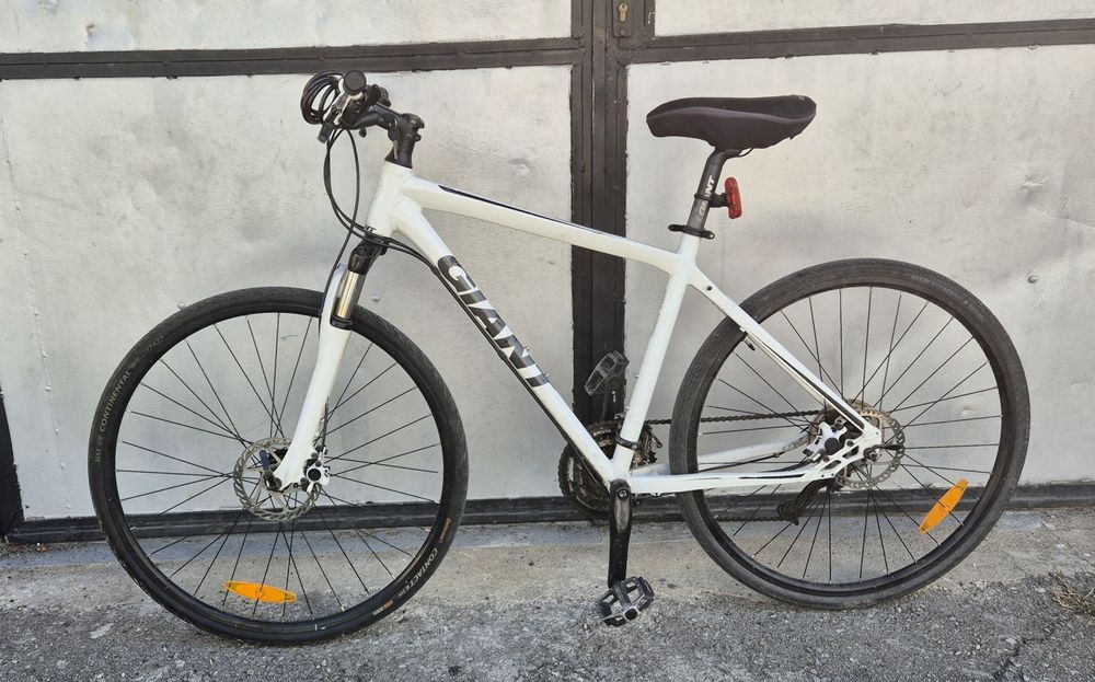 Bicicleta Giant  pe 28