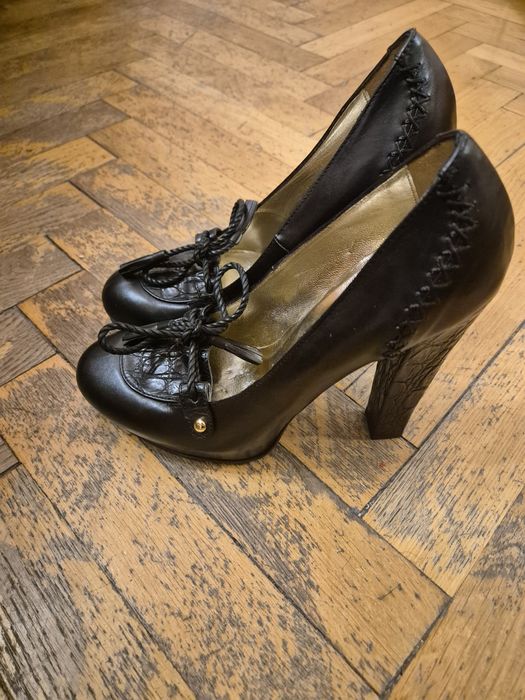 Pantofi negri cu toc, marca Just Cavalli, din piele, marimea 40, noi