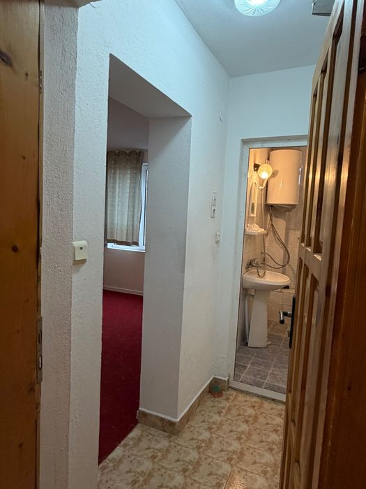 Дава се под наем Едностаен апартамент в Варна, Базар Левски - 20 кв.м за 153 € - Снимка #1