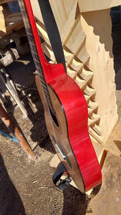 Vând zongură nouă 4/4 ( chitară de Maramureș )