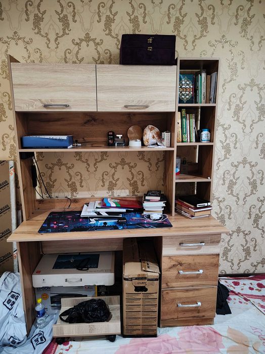 Продается компьютерный стол