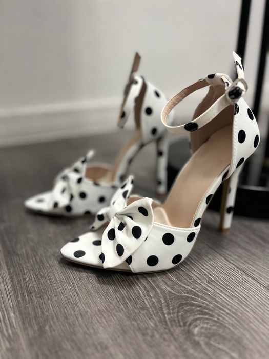 Уникални обувки с рокля Zara