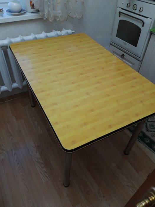 Продам стол 90*120