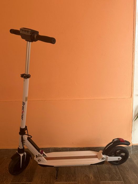 Vând trotinetă electrică